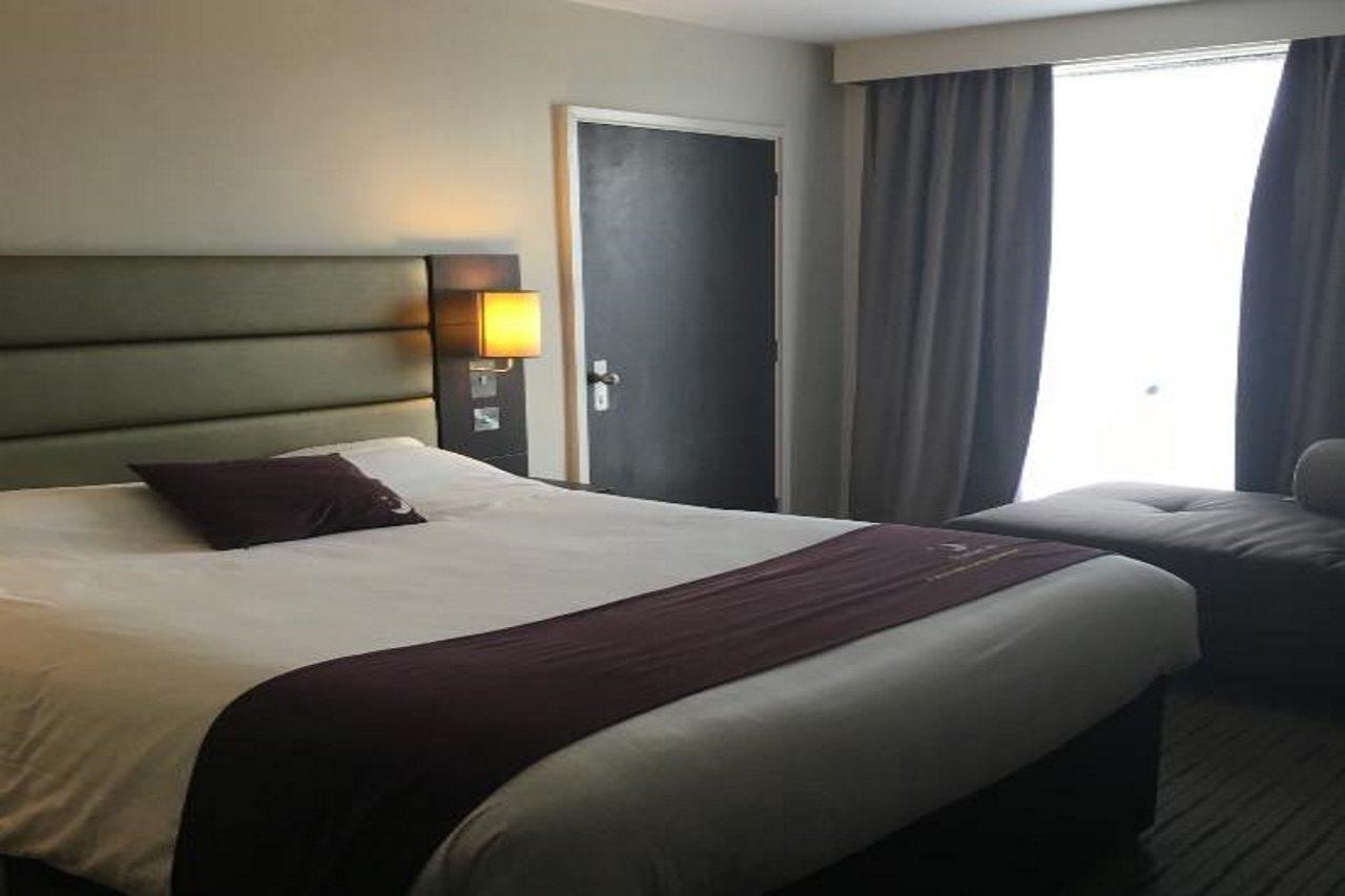 Premier Inn Telford Central Exteriör bild