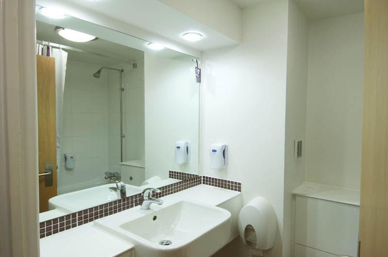 Premier Inn Telford Central Exteriör bild