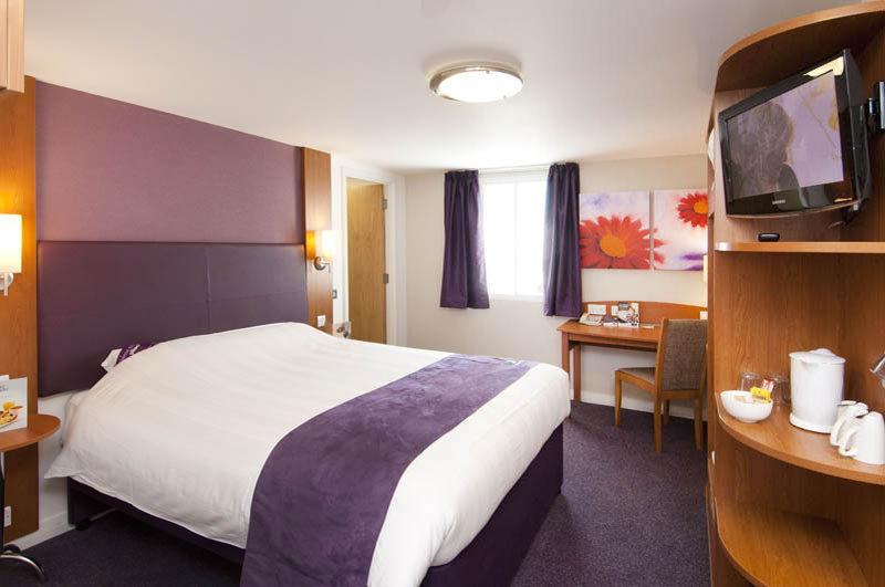 Premier Inn Telford Central Exteriör bild